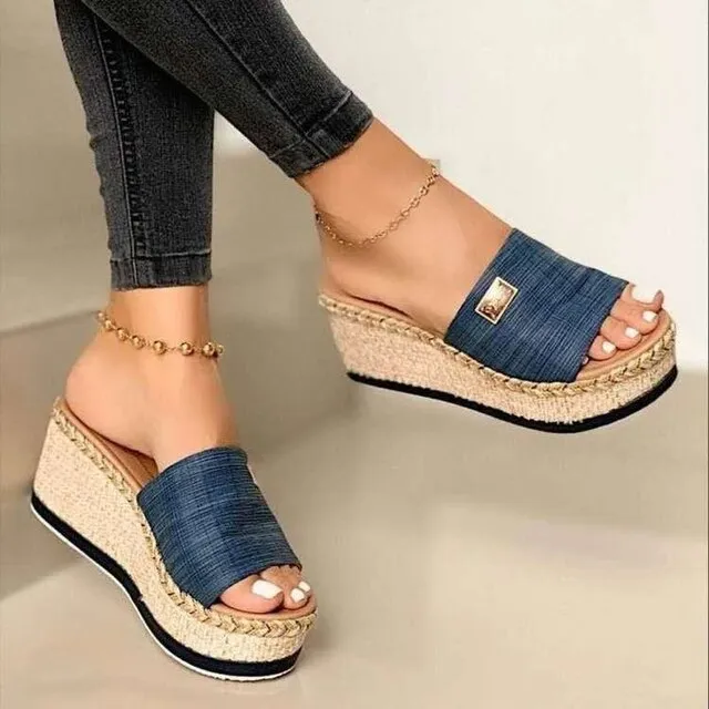 Casual Thick Bottom Platform Women's Slippers