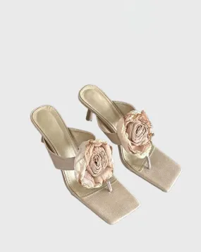 Donata Flower Embellished Slippers In Apricot